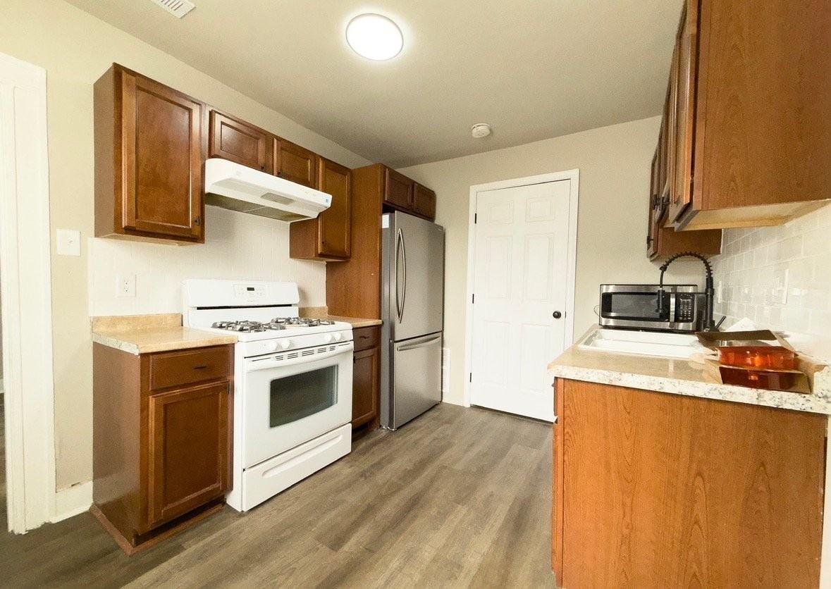 123 Walnut Ave - Photo 2 of 18