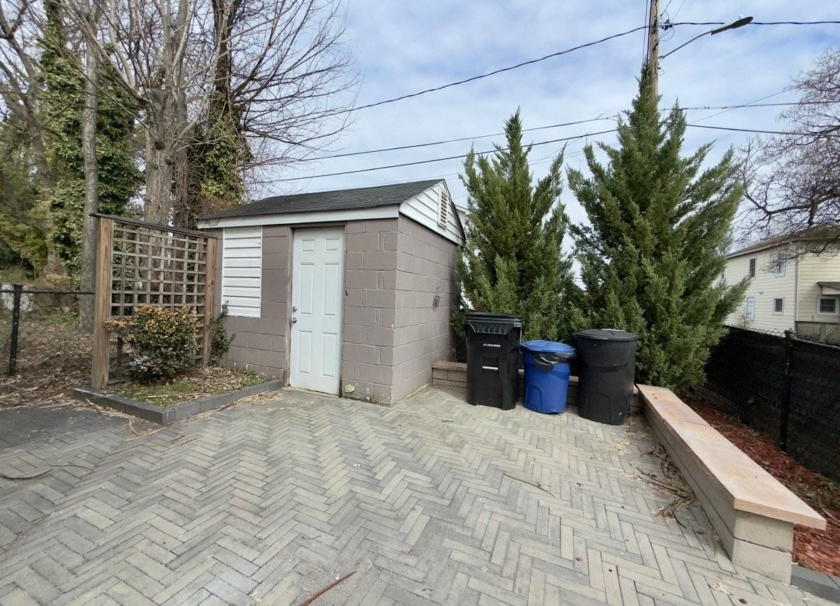 123 Walnut Ave - Photo 4 of 18