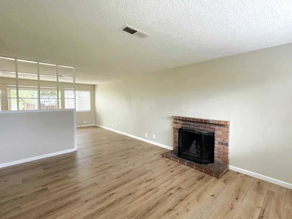 2155 Cormorant Dr - Photo 2 of 9