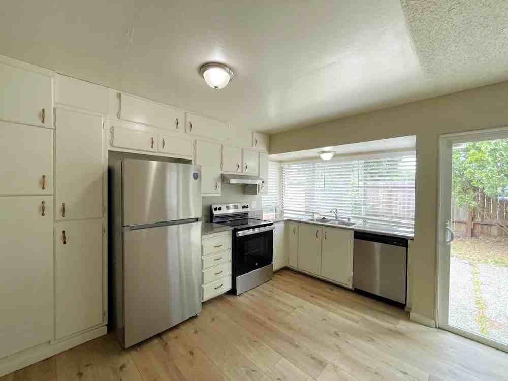 2155 Cormorant Dr - Photo 6 of 9