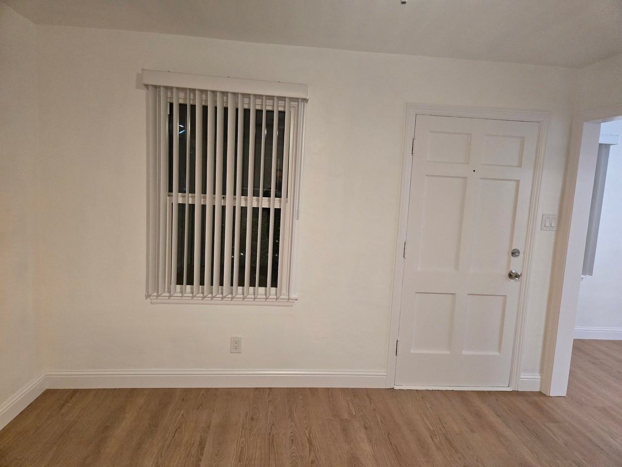 1514 Second Ave - Photo 4 of 8