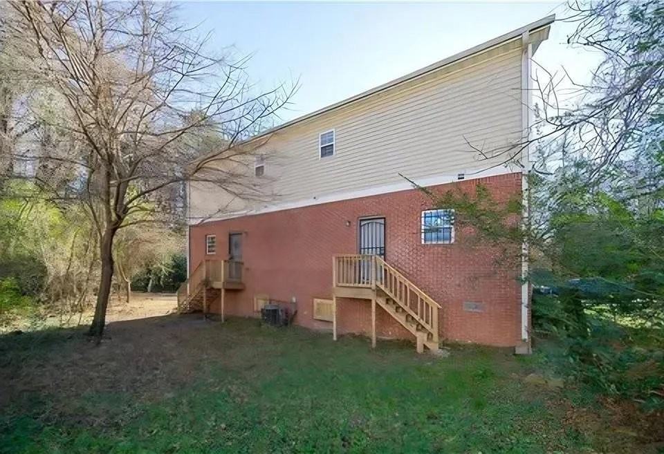 1021 Ada Ave Nw #B - Photo 4 of 16