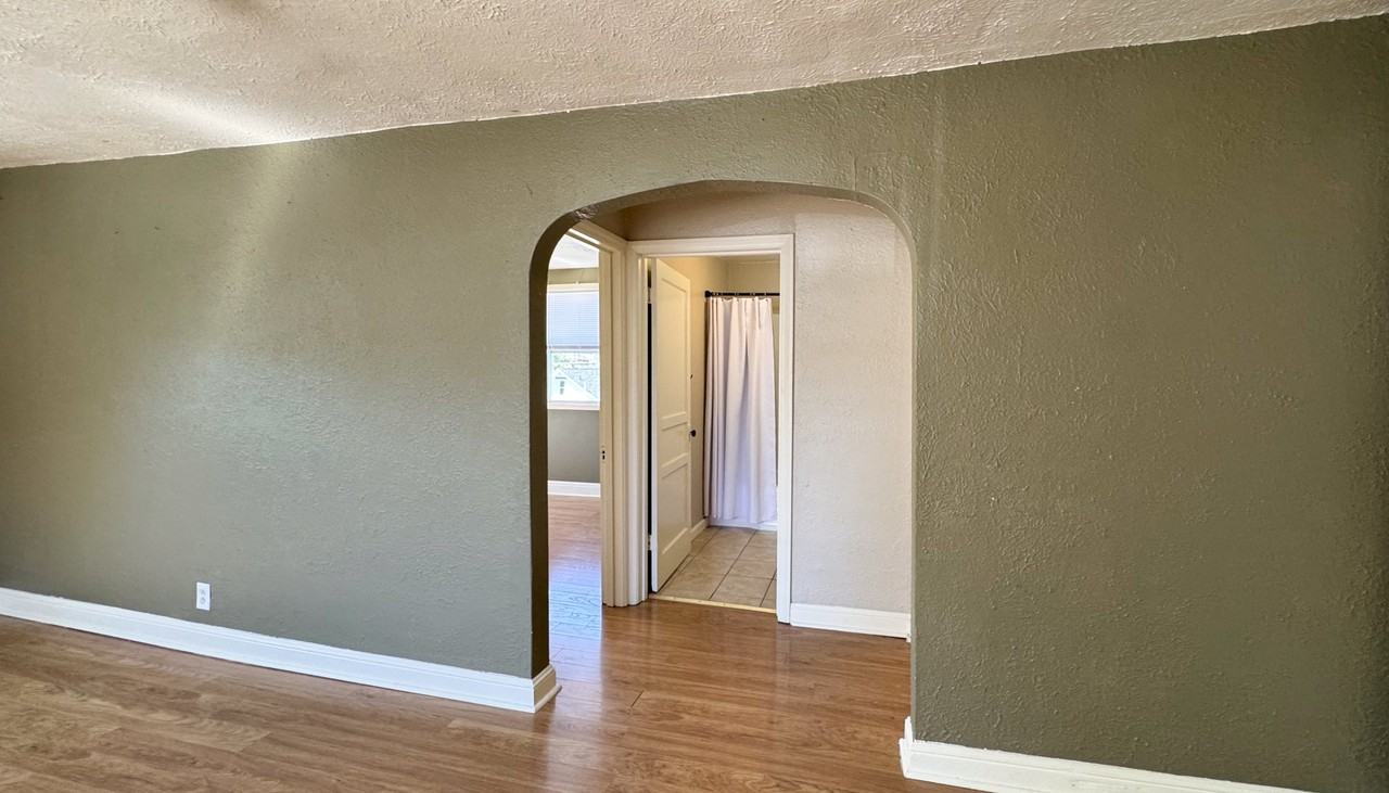 321 S Walnut St Rear #1 - Photo 2 of 20