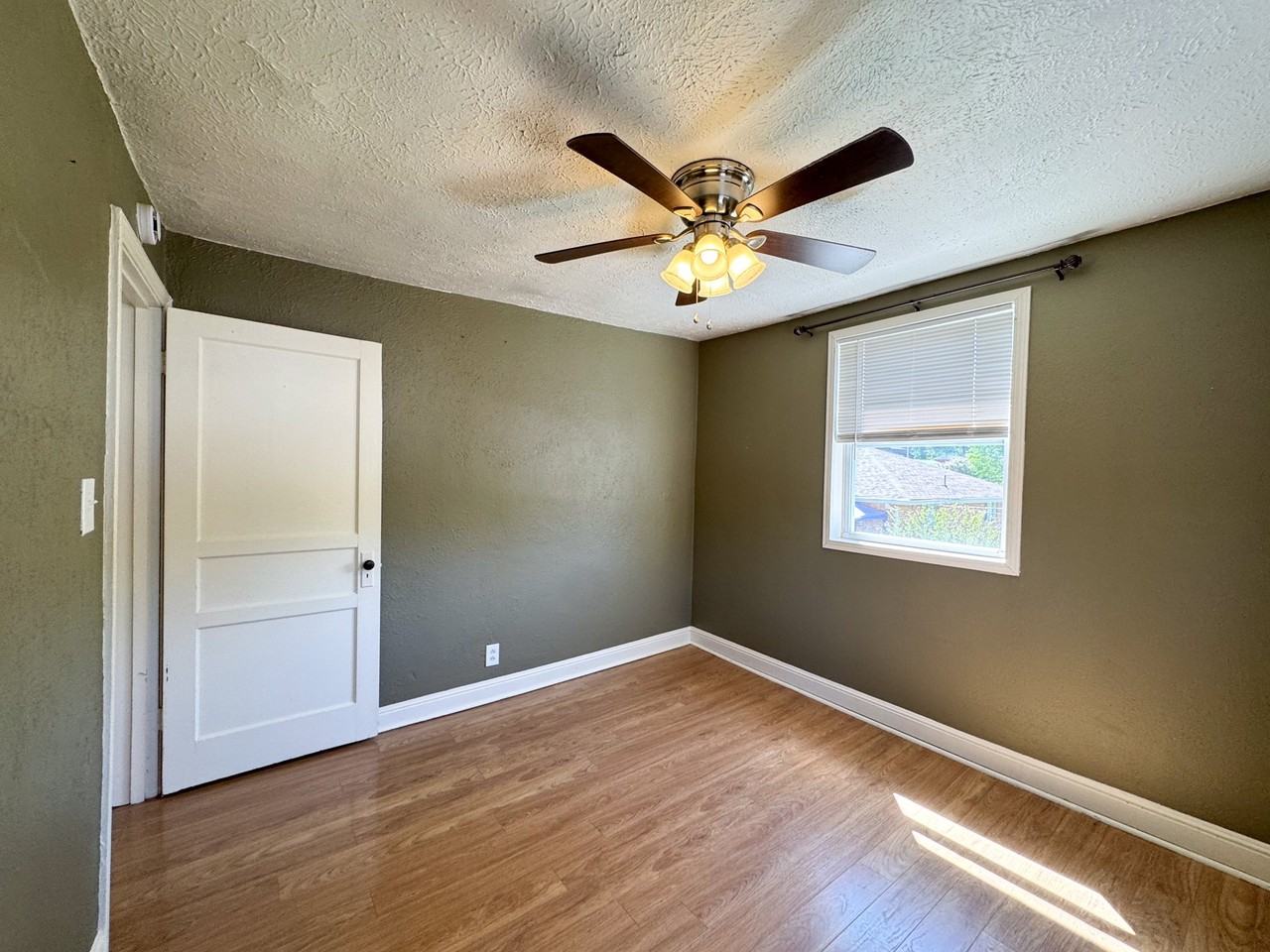 321 S Walnut St Rear #1 - Photo 7 of 20