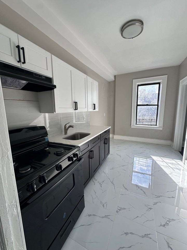 1003 S Orange Ave #305 - Photo 2 of 11