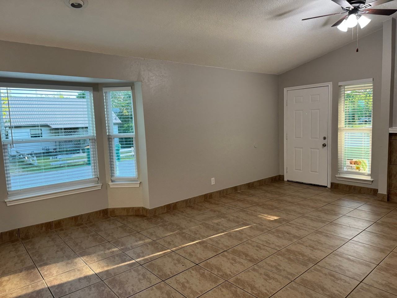 700 Long Ct - Photo 4 of 14