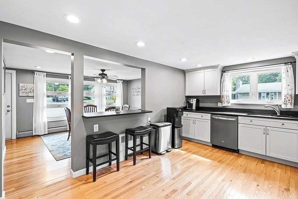 41 Crooker Dr - Photo 7 of 17