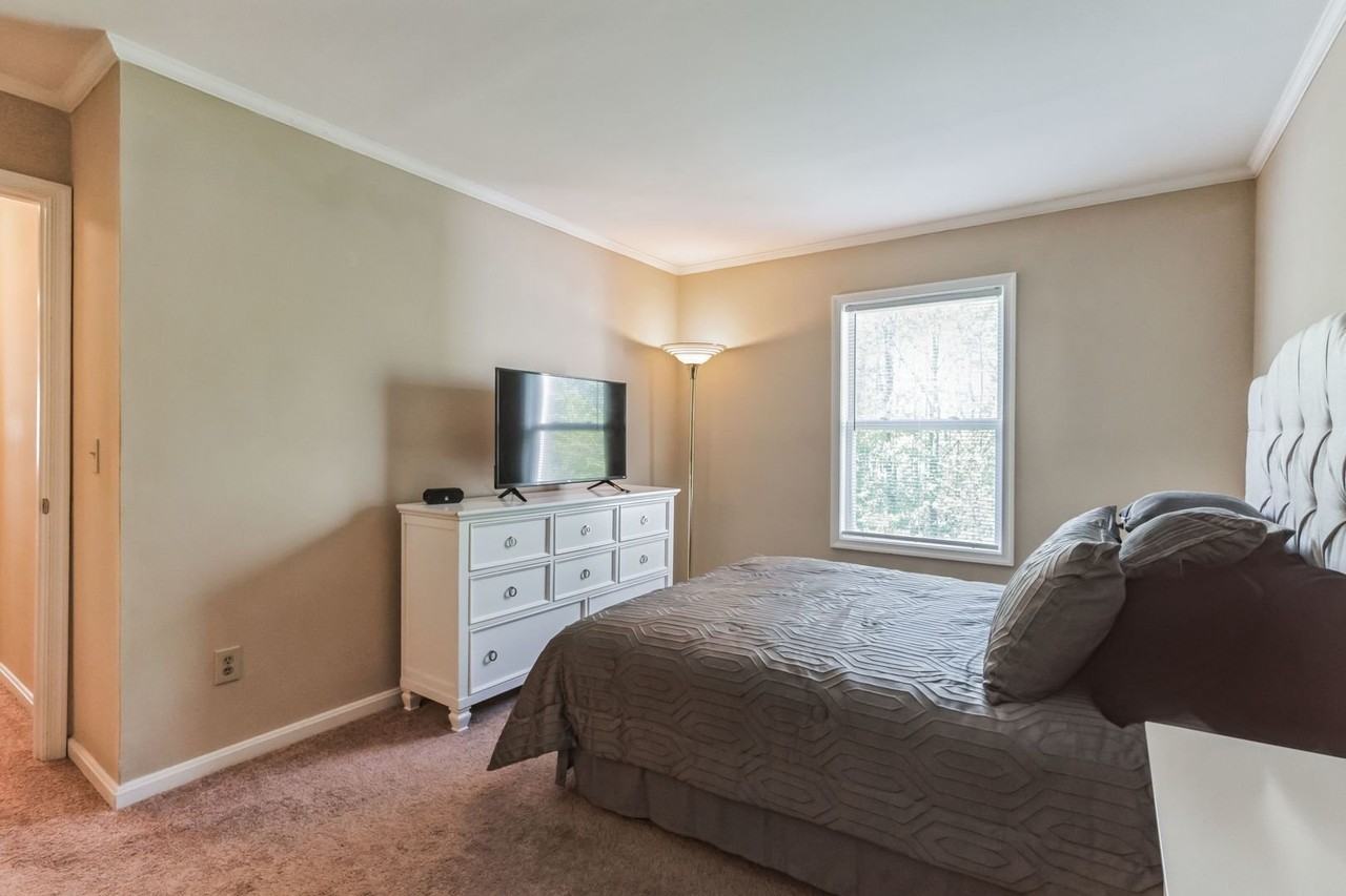 1208 Seachase Ln - Photo 5 of 20