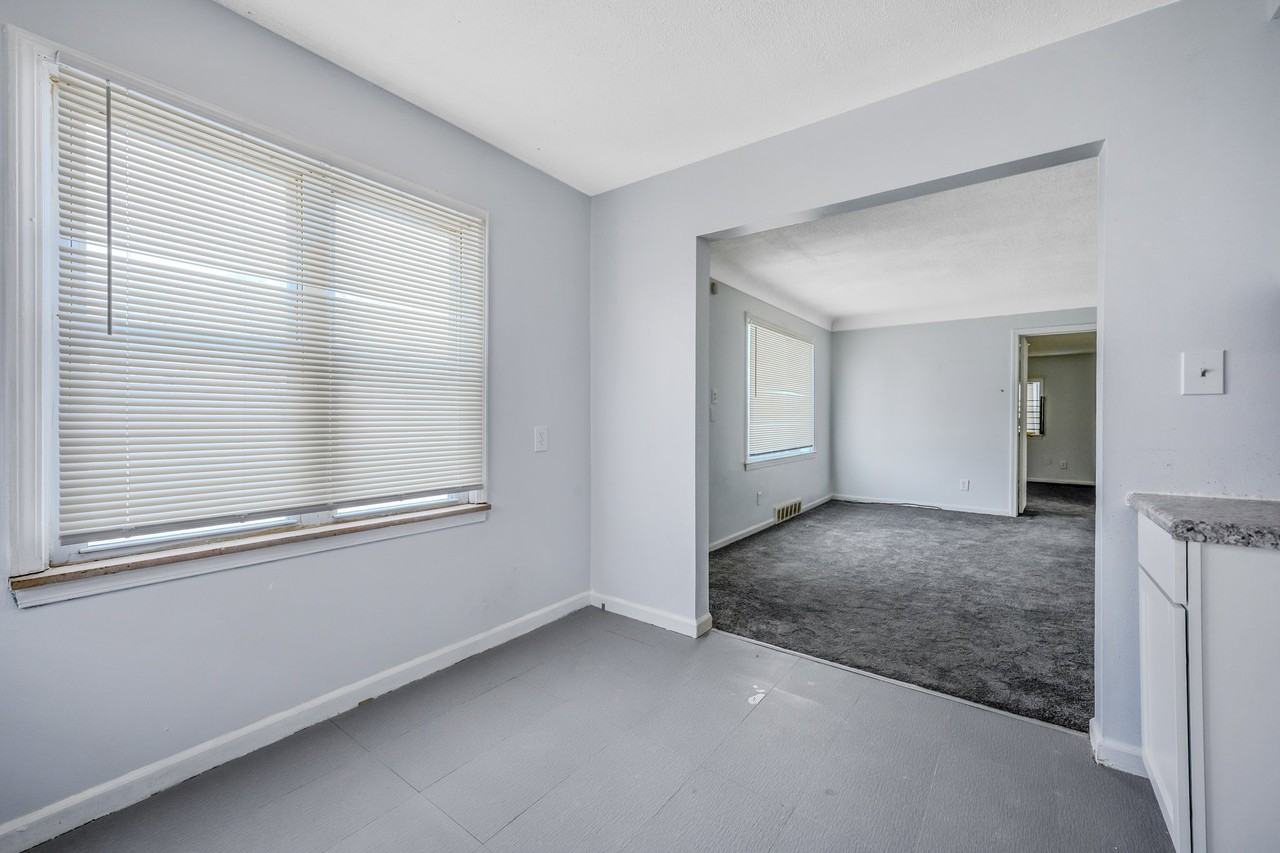 11700 Engleside St - Photo 3 of 8