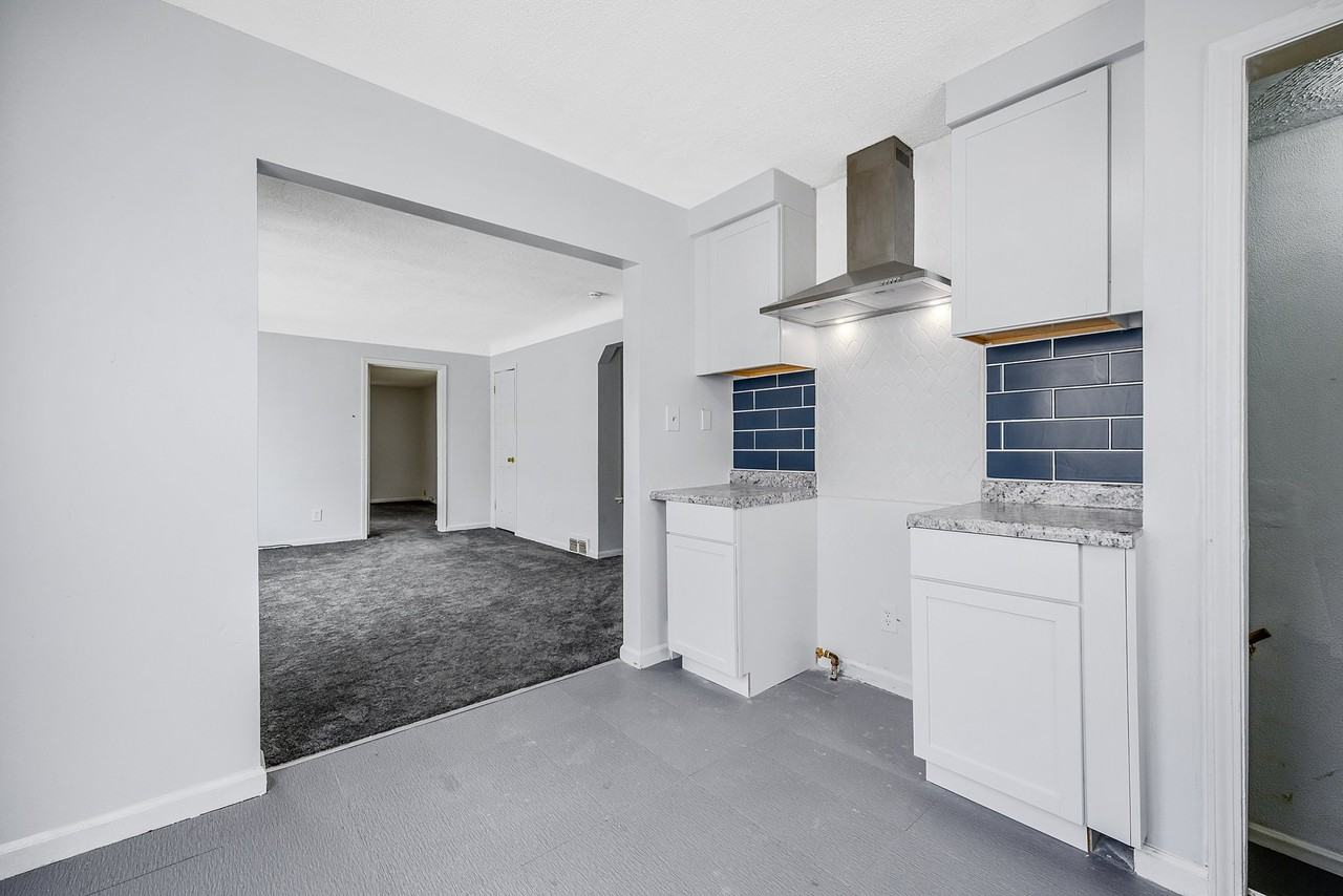 11700 Engleside St - Photo 4 of 8