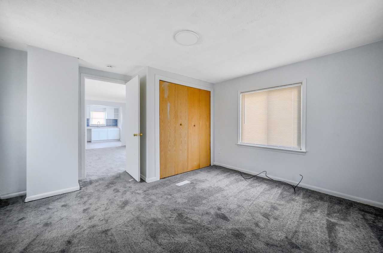 11700 Engleside St - Photo 5 of 8