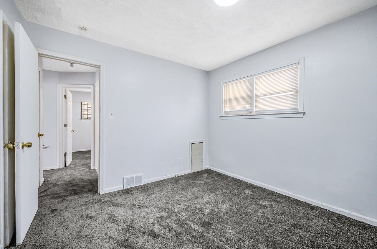 11700 Engleside St - Photo 6 of 8