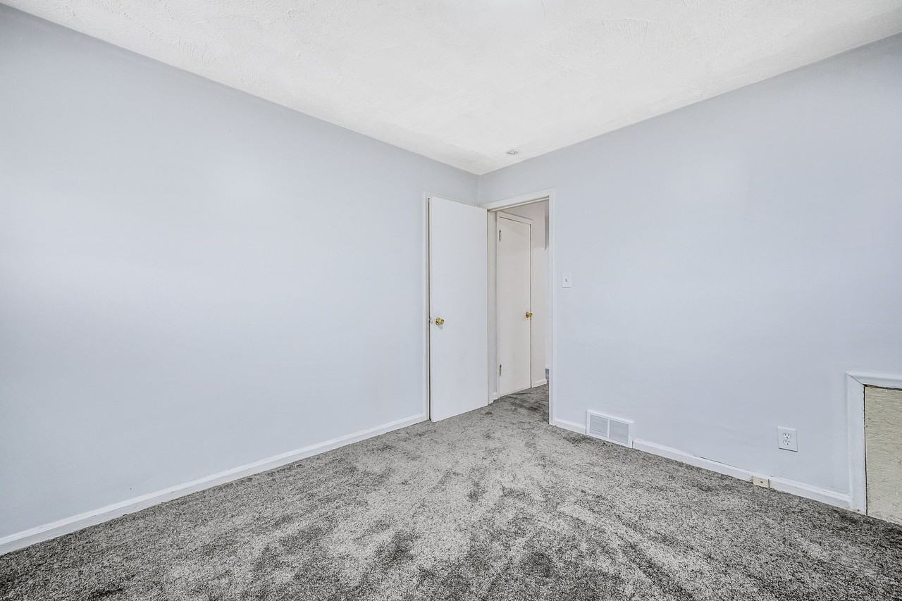 11700 Engleside St - Photo 7 of 8