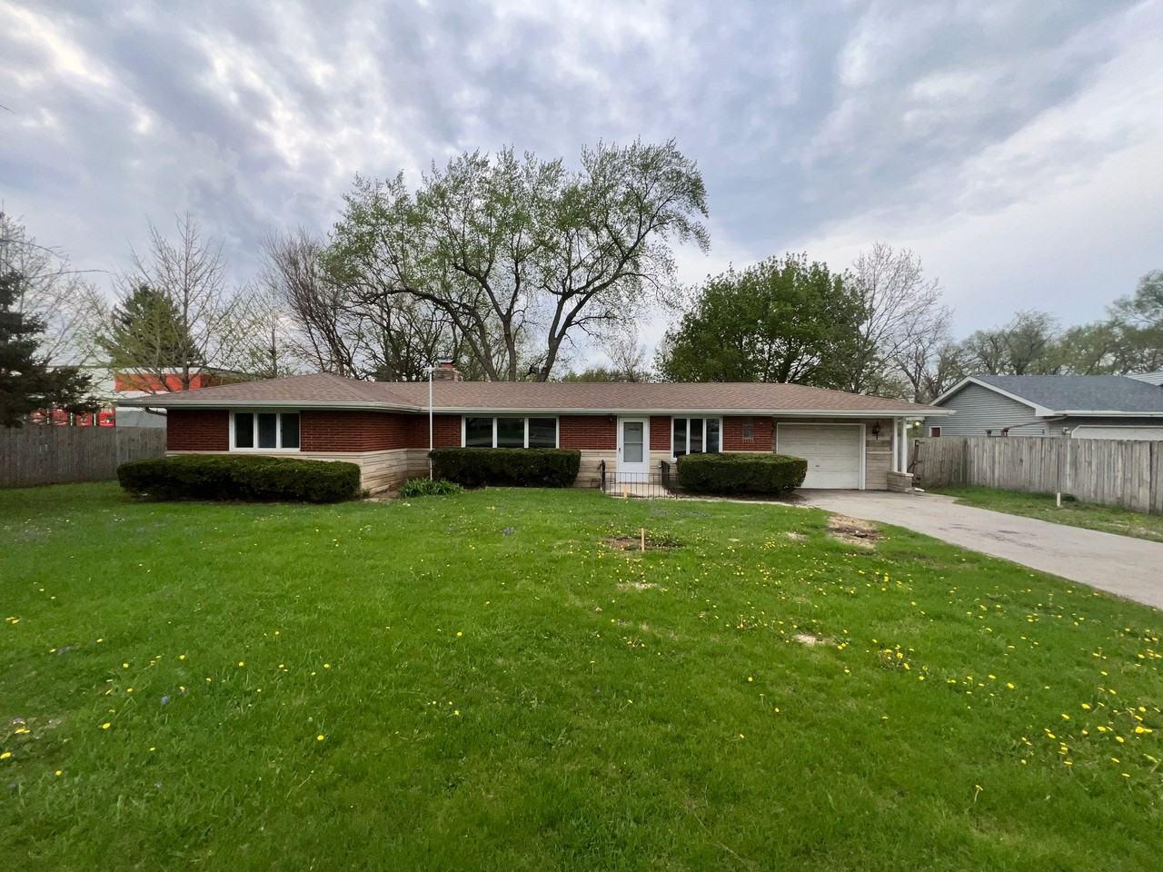 1108 E 9th St #1B - Photo 2 of 16