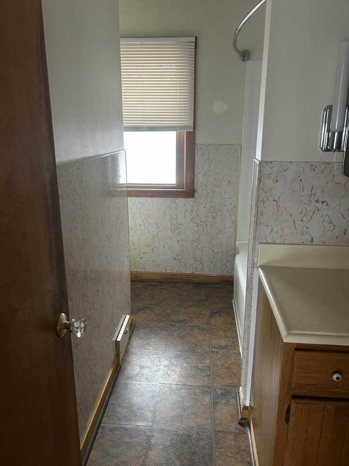 2134 Graydon Ave - Photo 6 of 17