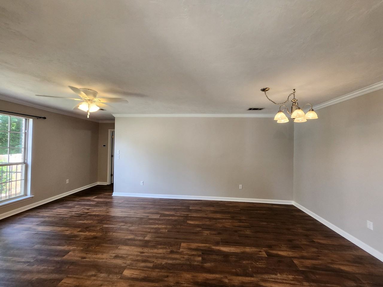 550 Teal Ln - Photo 3 of 20