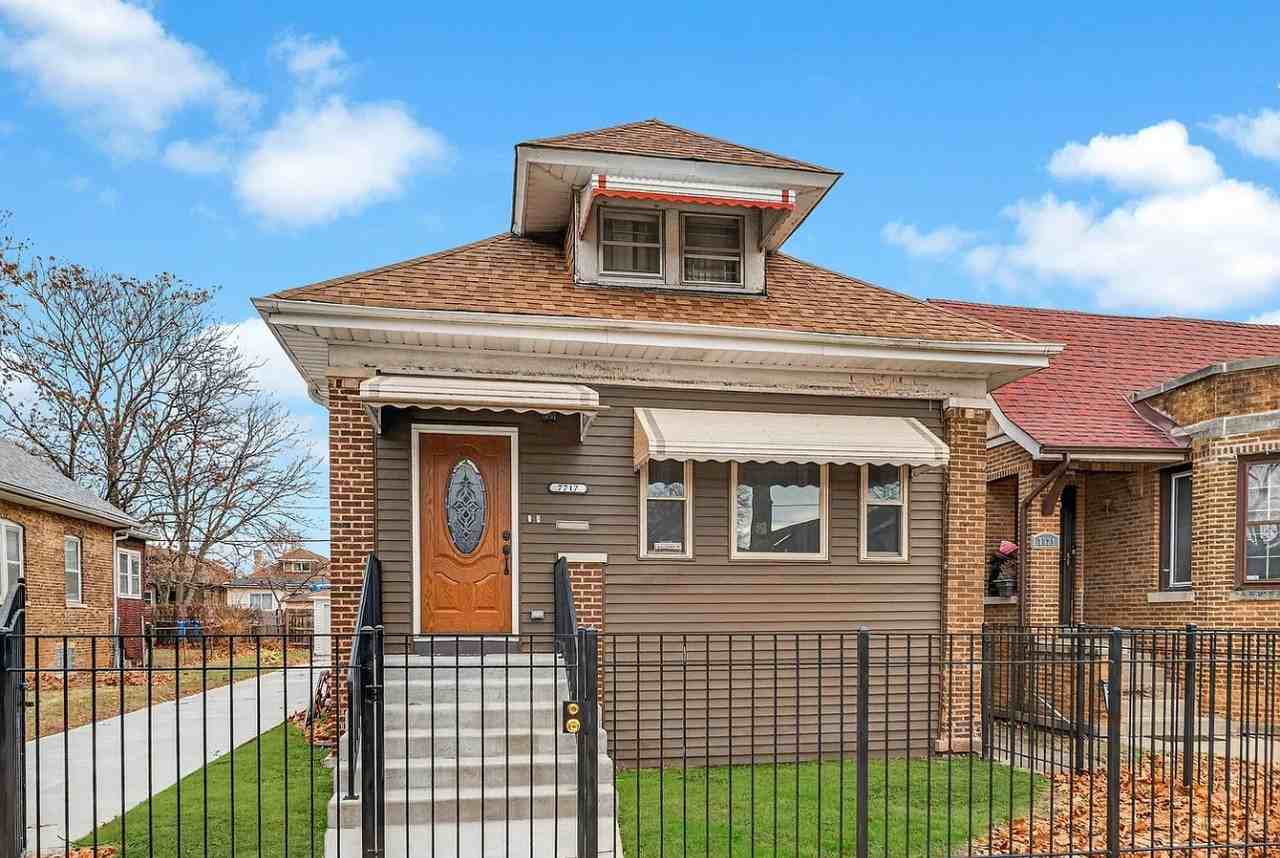 7733 S Luella Ave - Photo 2 of 7