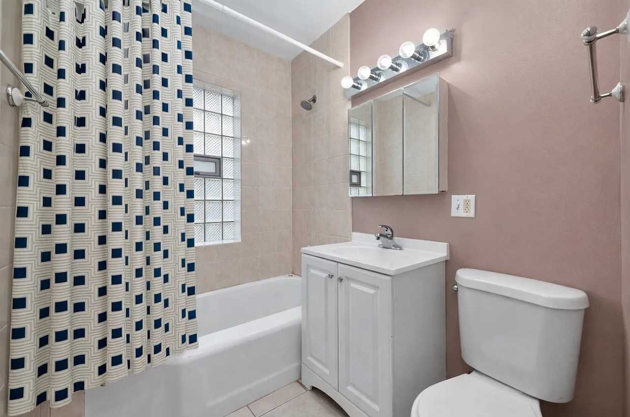 7733 S Luella Ave - Photo 4 of 7