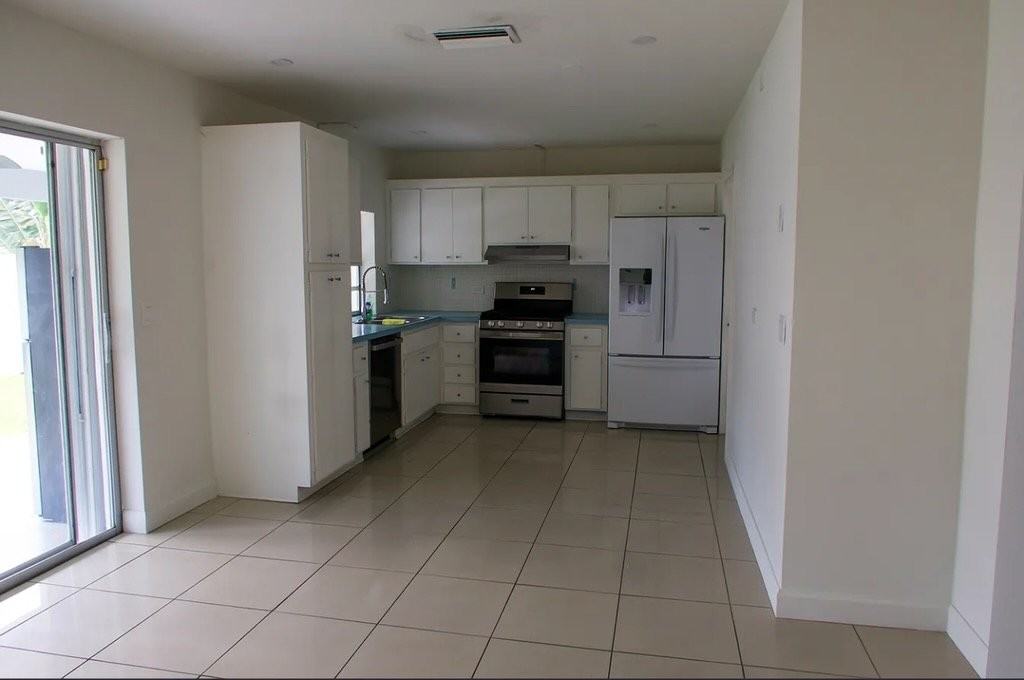 3011 Sw 97th Ct - Photo 7 of 8