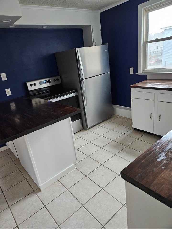 37 Third St #3 - Photo 3 of 7