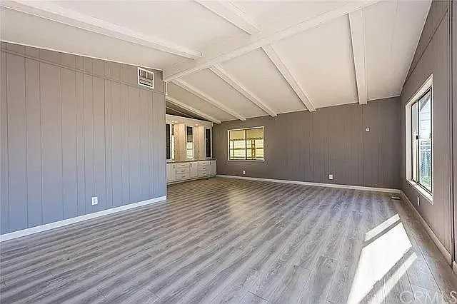 18950 Woodcrest Ln - Photo 4 of 10