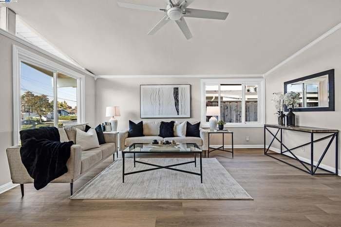 24808 Mango St - Photo 2 of 20