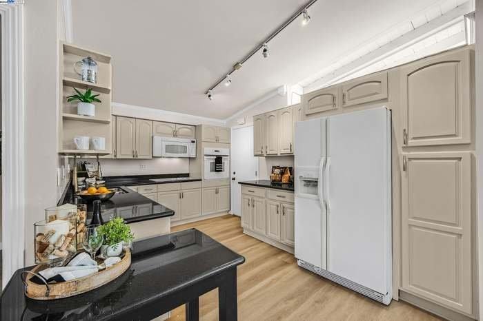 24808 Mango St - Photo 5 of 20