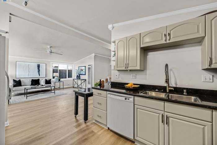 24808 Mango St - Photo 6 of 20