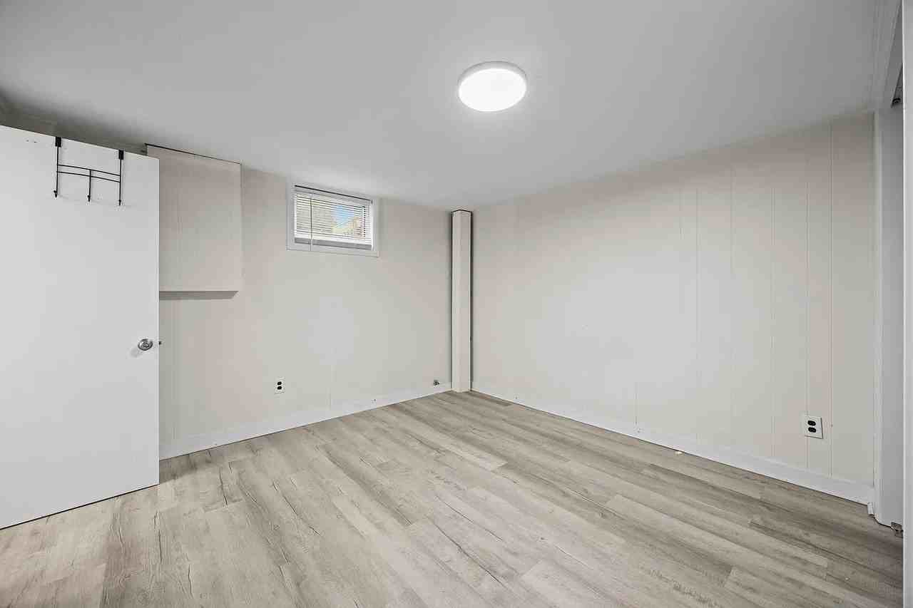 3292 Niagara Dr - Photo 6 of 9