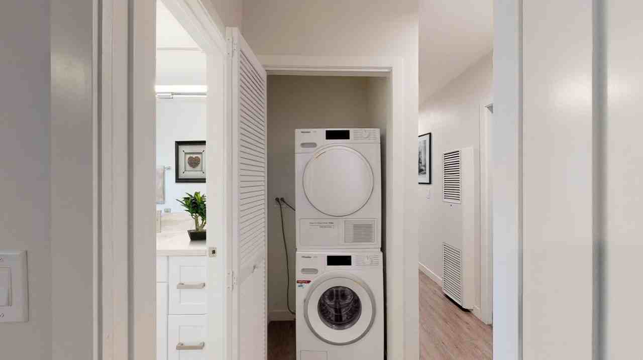 5060 Hazeltine Ave #9 - Photo 6 of 8