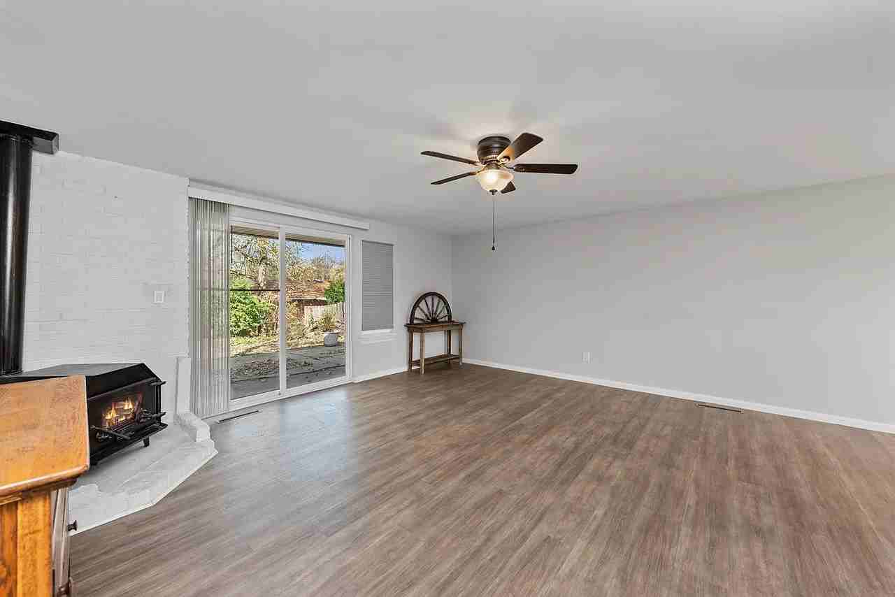 4036 Haverstraw Dr - Photo 2 of 9