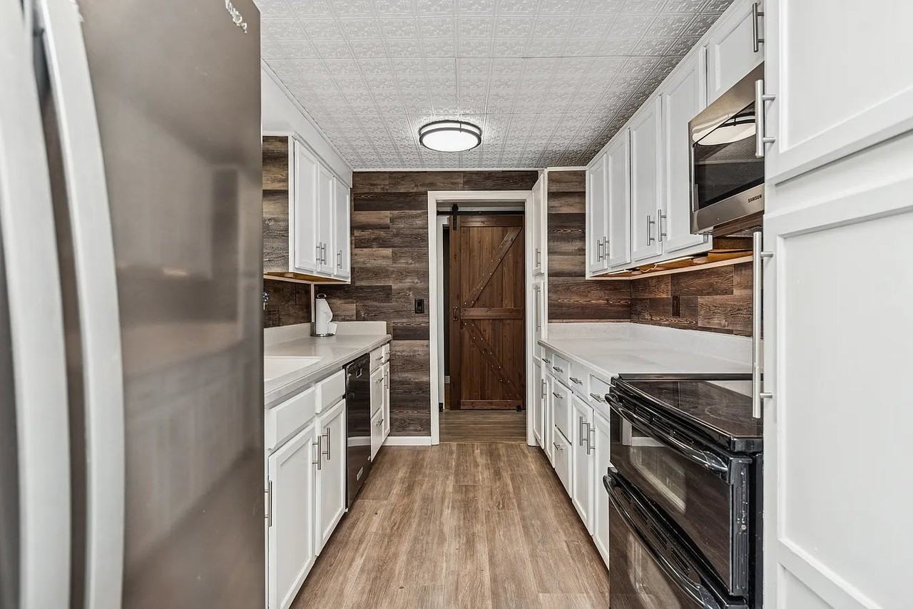 4036 Haverstraw Dr - Photo 3 of 9