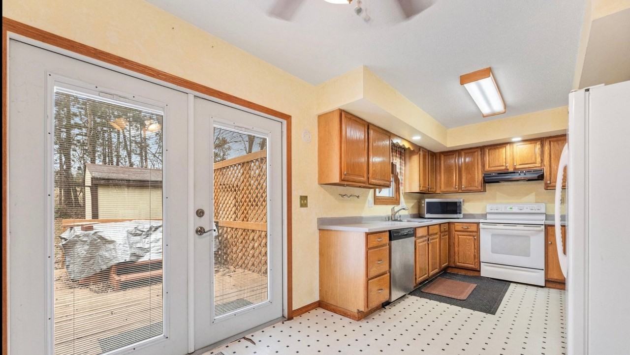 21923 Fleming Ave - Photo 2 of 10