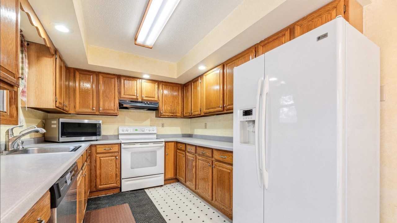 21923 Fleming Ave - Photo 4 of 10