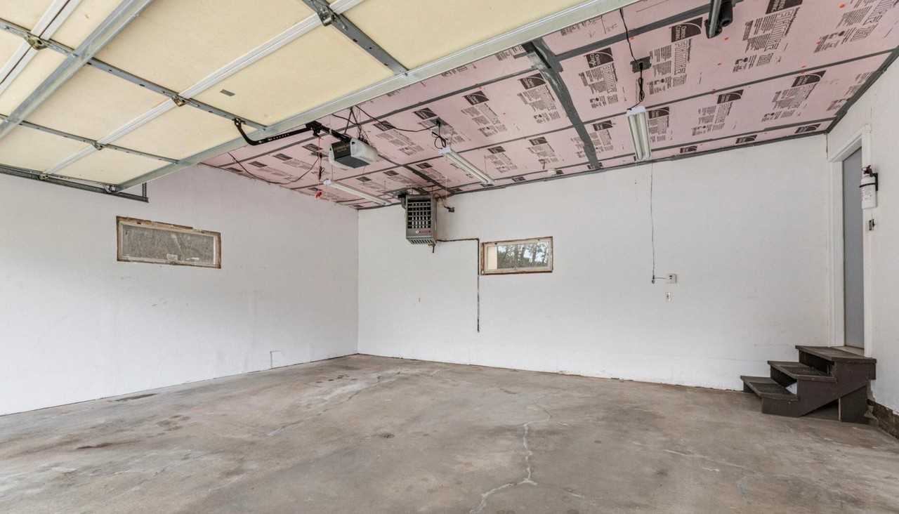 21923 Fleming Ave - Photo 6 of 10