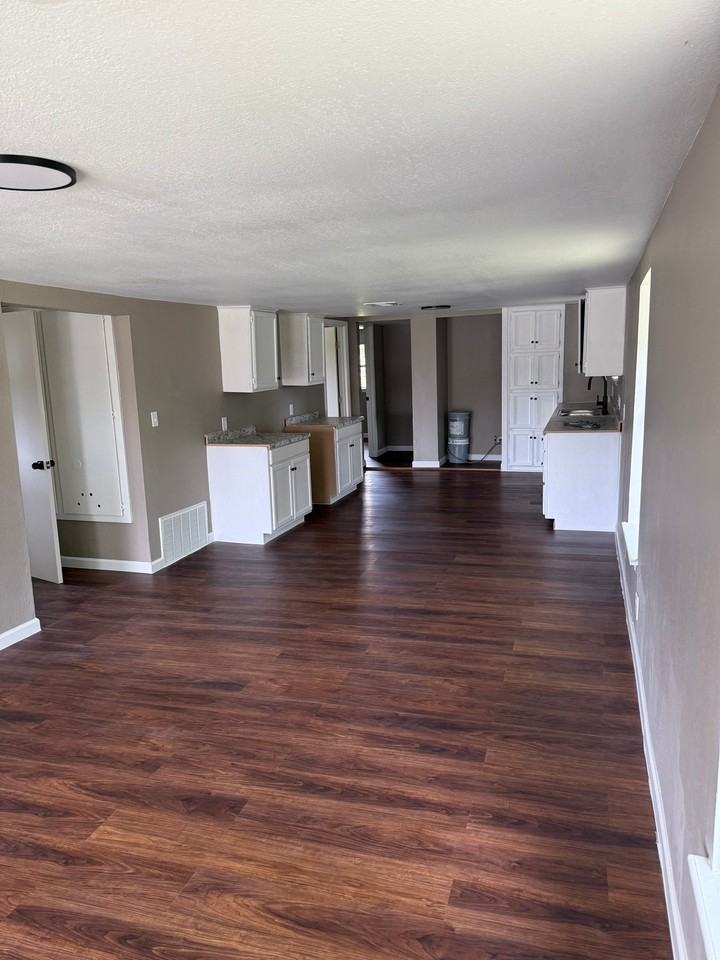 209 N Rangeline St - Photo 2 of 7