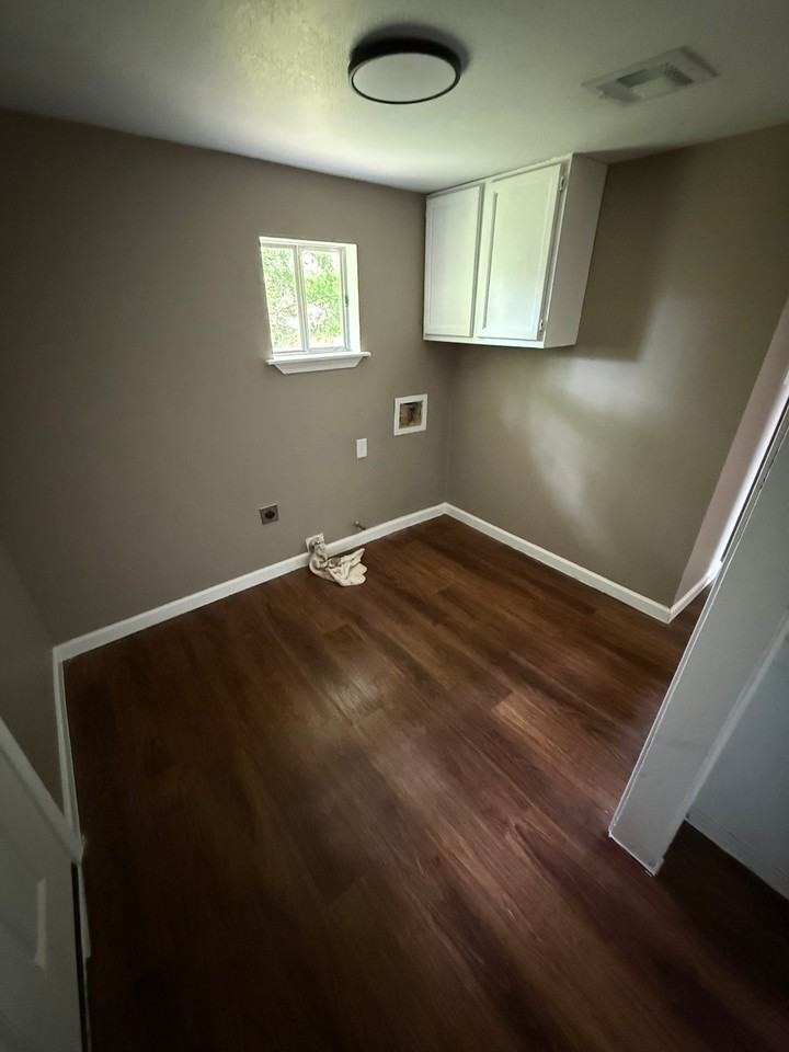 209 N Rangeline St - Photo 6 of 7