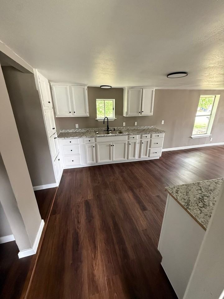 209 N Rangeline St - Photo 7 of 7