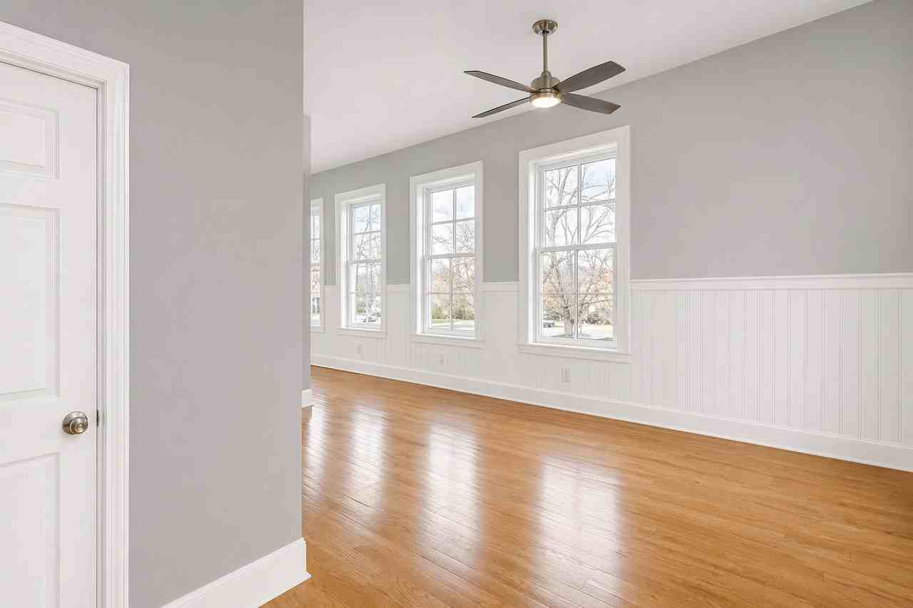 124 W Bank St #B - Photo 3 of 20