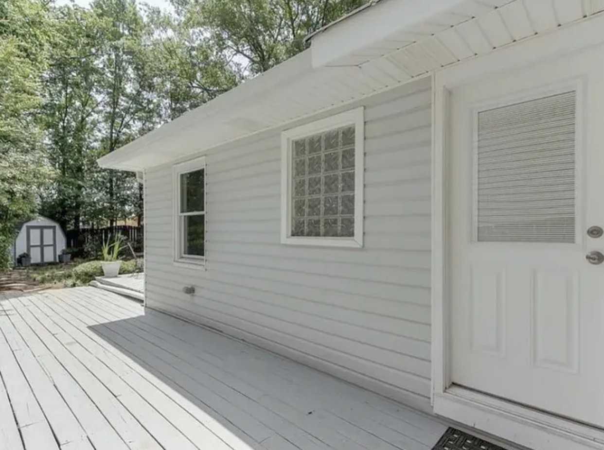 121 Lockwood Ter - Photo 2 of 10