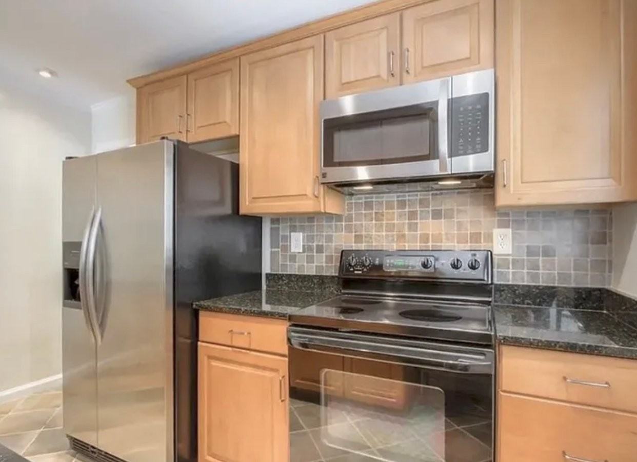 121 Lockwood Ter - Photo 4 of 10