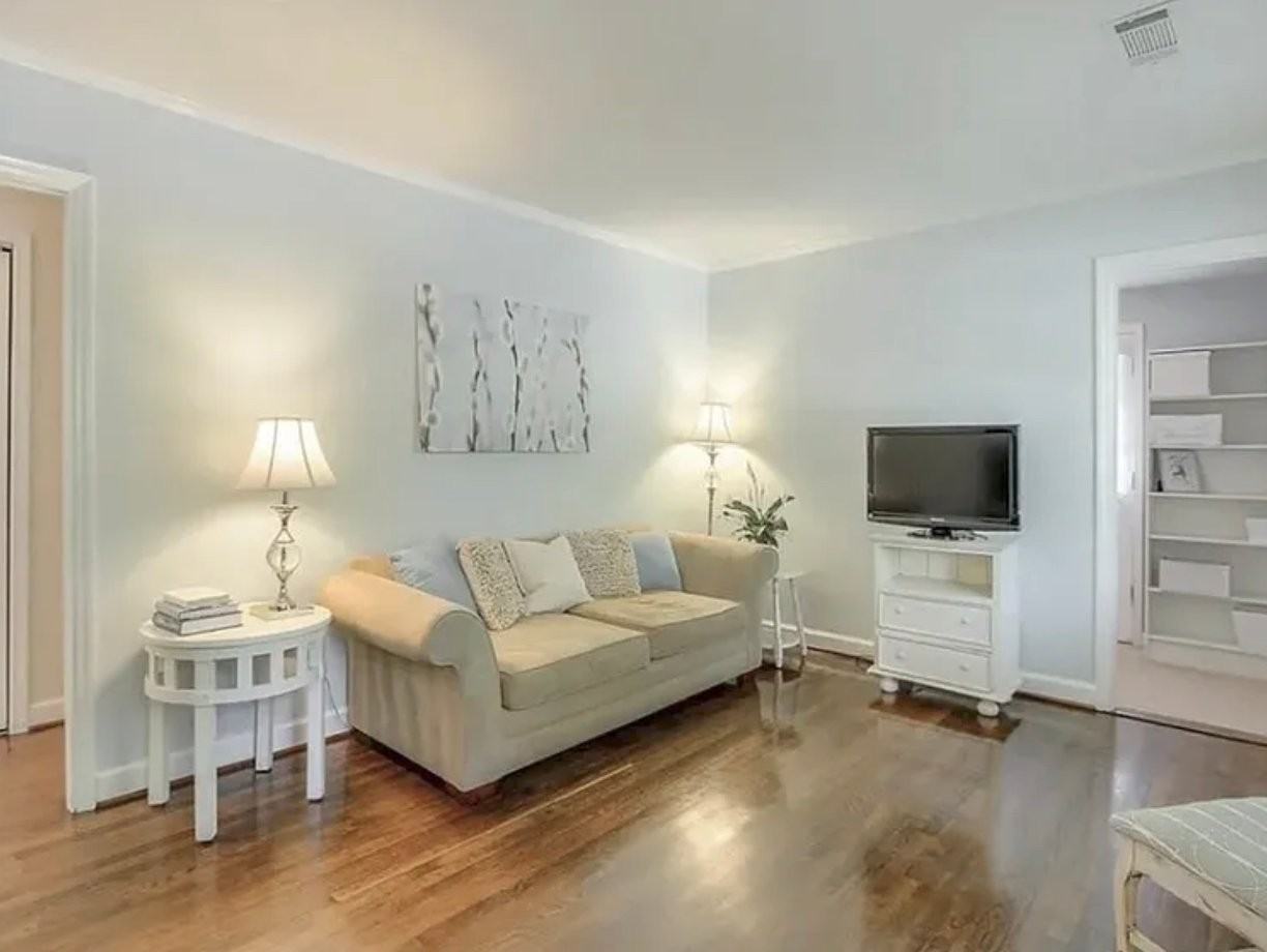 121 Lockwood Ter - Photo 5 of 10