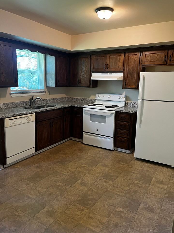 8939 Caenen Lake Rd - Photo 2 of 6