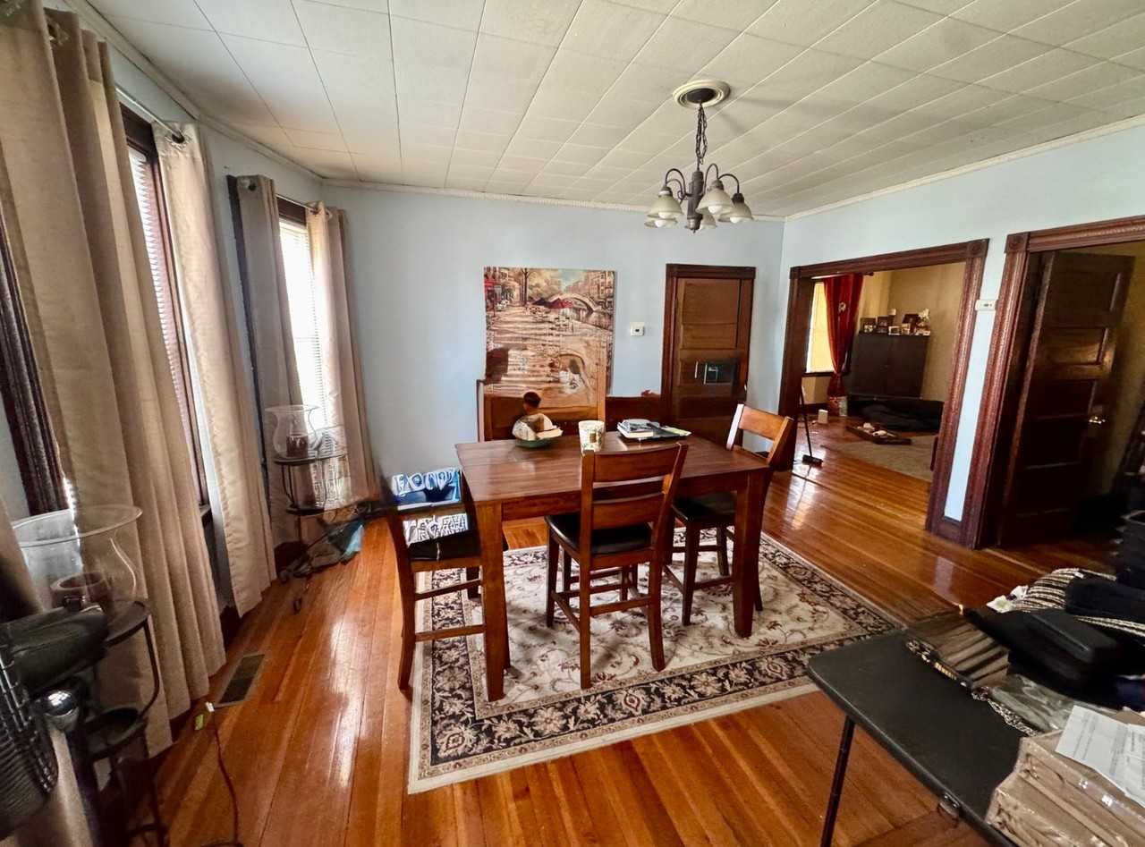 141 Whitwell St #1 - Photo 5 of 7