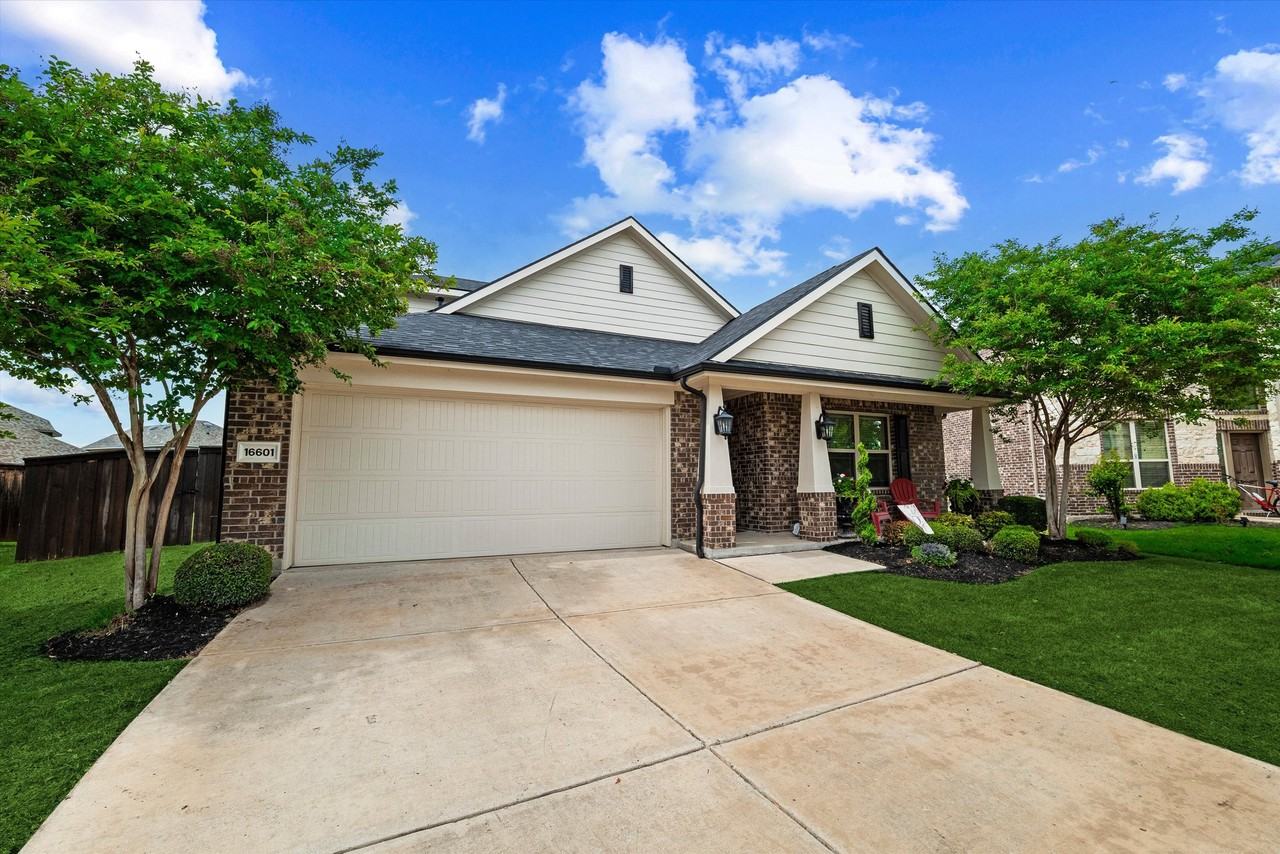 16601 Lincoln Park Ln - Photo 2 of 20