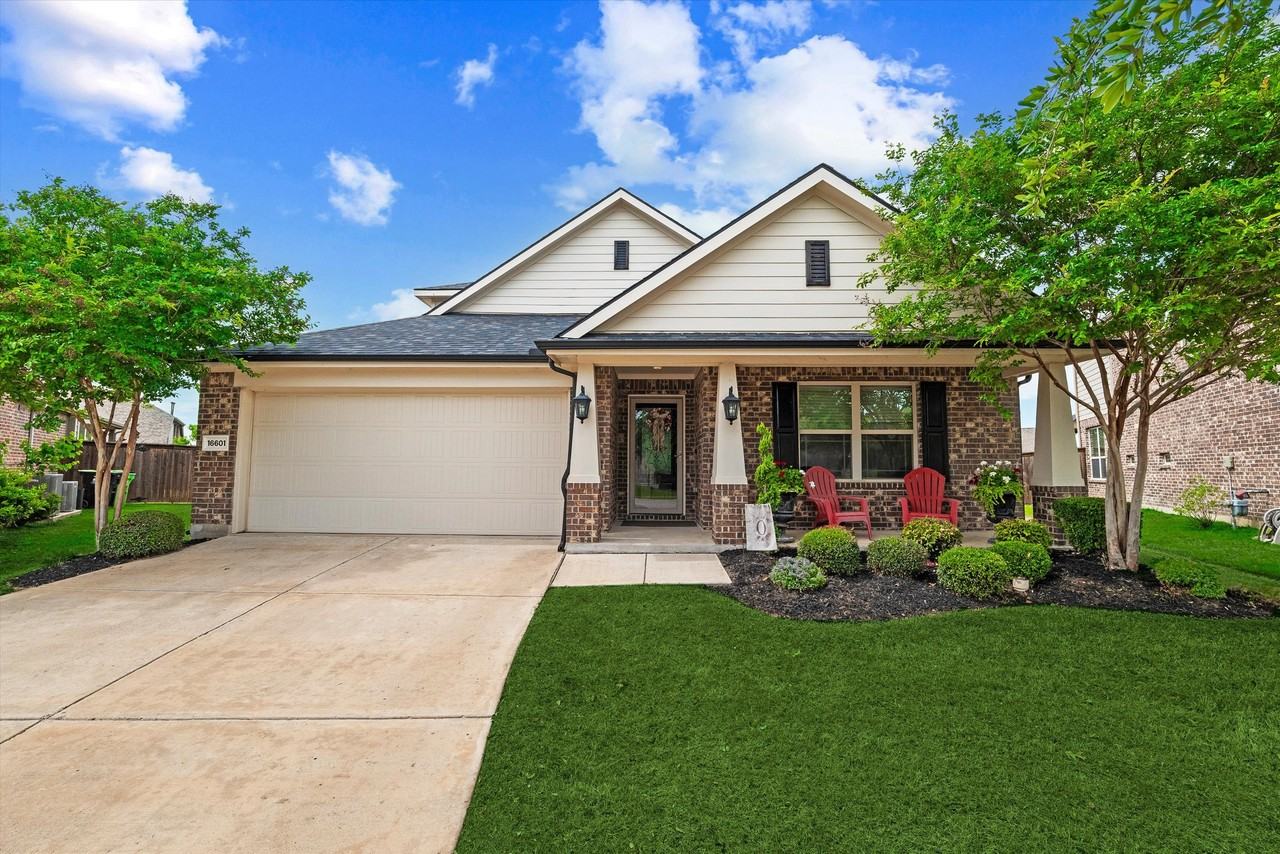 16601 Lincoln Park Ln - Photo 3 of 20