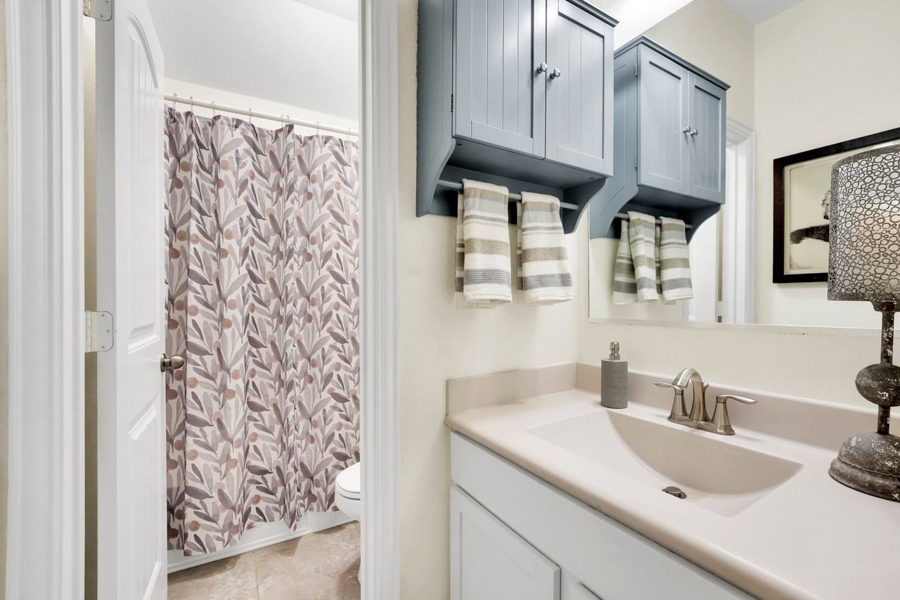 16601 Lincoln Park Ln - Photo 6 of 20