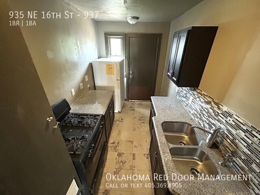 937 Ne 16th St #937 - Photo 2 of 13