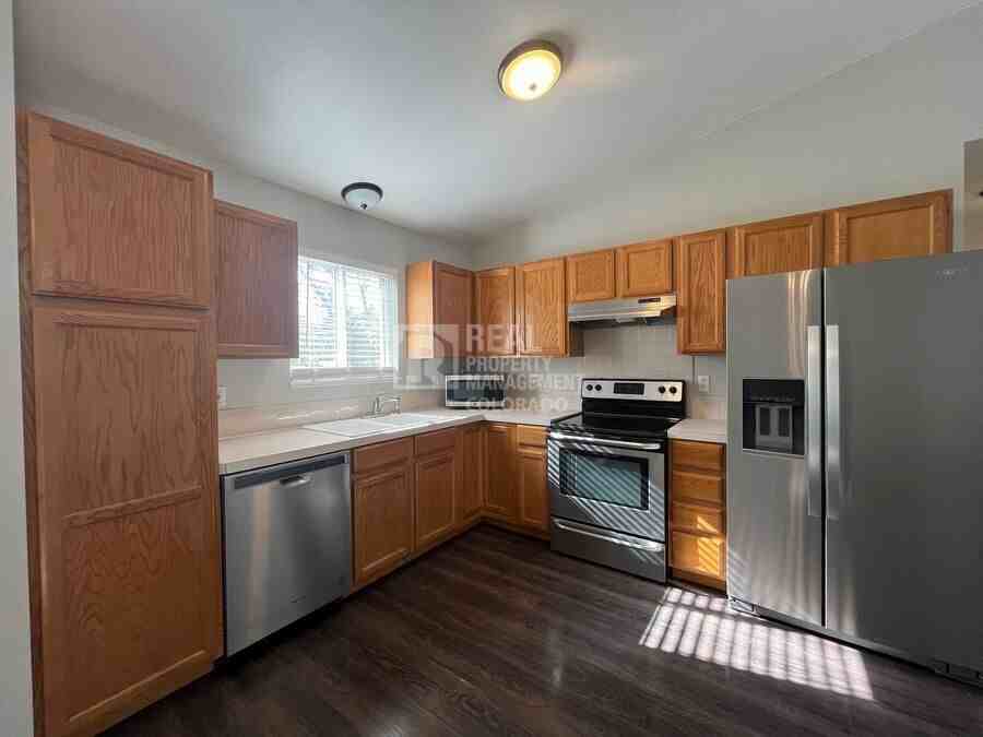 1144 E 5th St - Photo 2 of 12