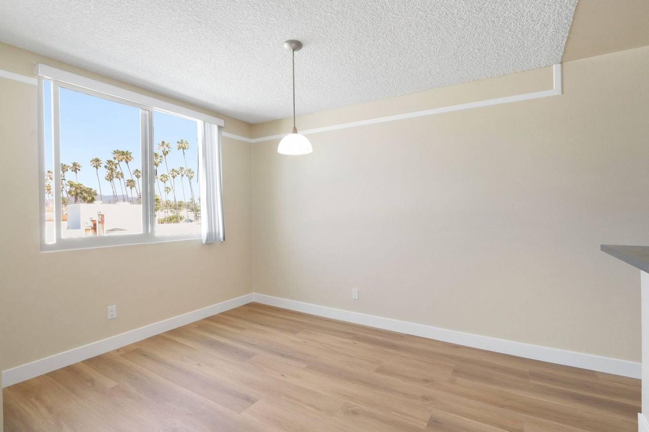 950 4th Street - Photo 4 of 43